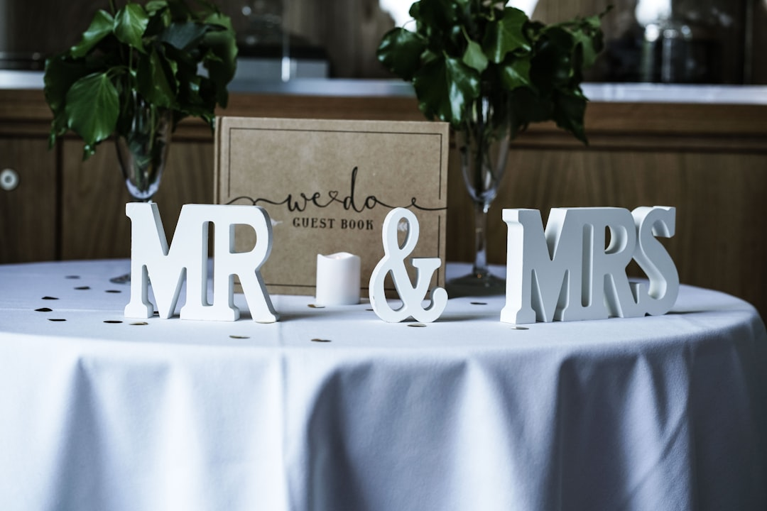 Nostalgic Moments vs. Modern Memories: Audio Guestbooks vs. Traditional Guestbooks in Event Planning